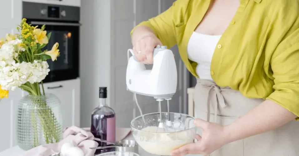 How to Beat Egg Whites with the Dualit 4-Speed Professional Hand Mixer