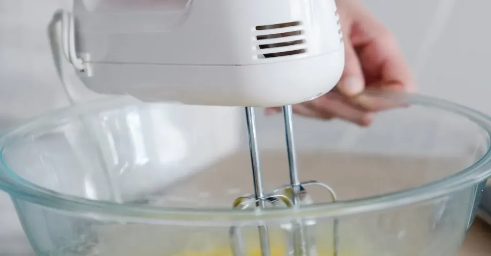 How to Whip Aquafaba with the Dualit 4-Speed Professional Hand Mixer