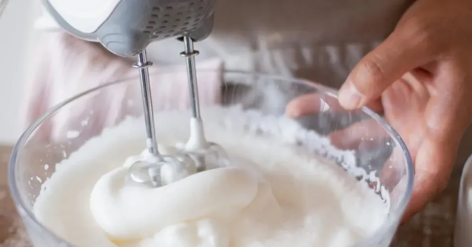 How to Whip Cream with the Dualit 4-Speed Professional Hand Mixer